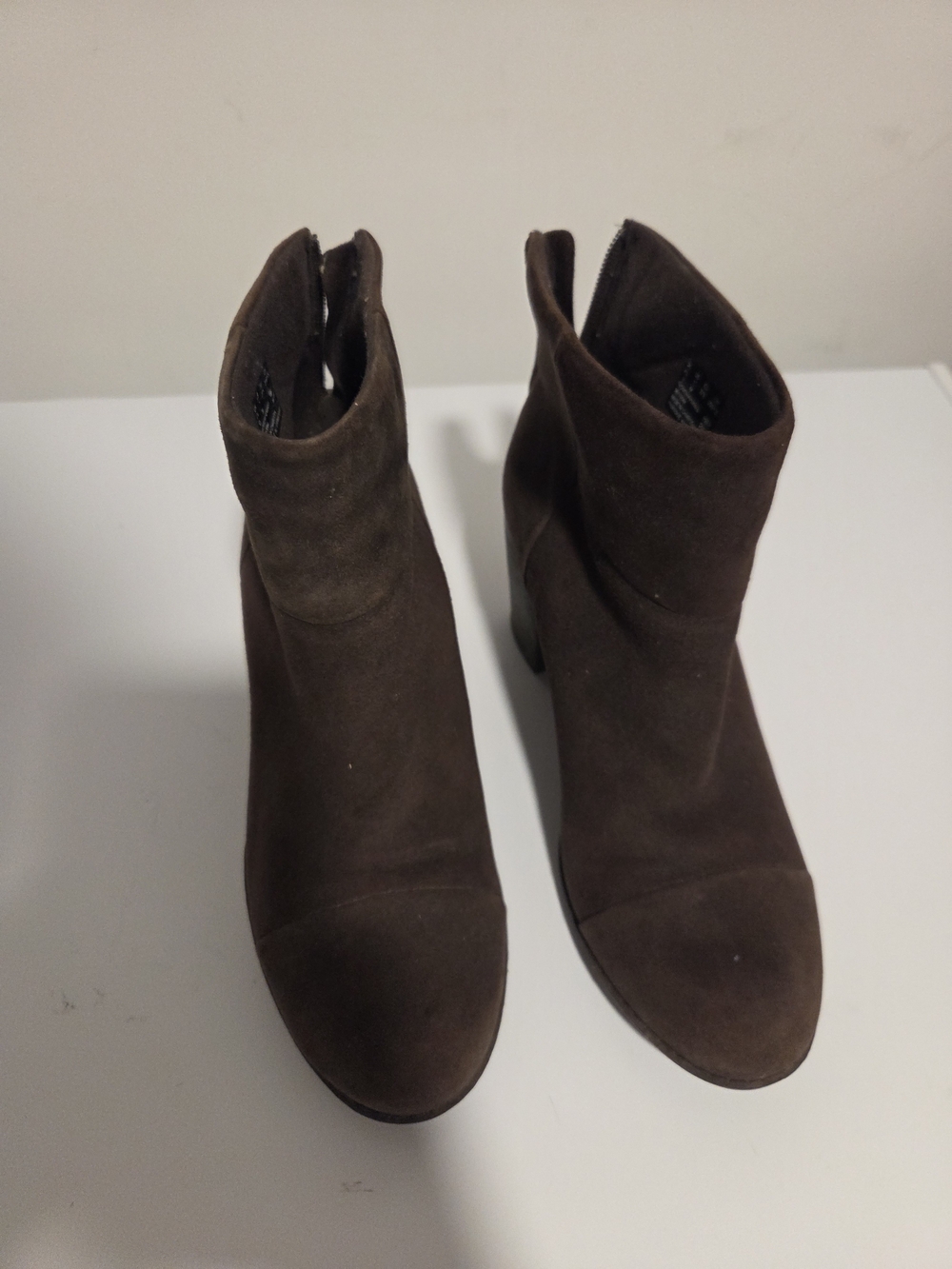 Clarks Dark Brown Suede Ankle Booties with Block Heel Boots Fall Autumn Cute - Picture 2 of 7